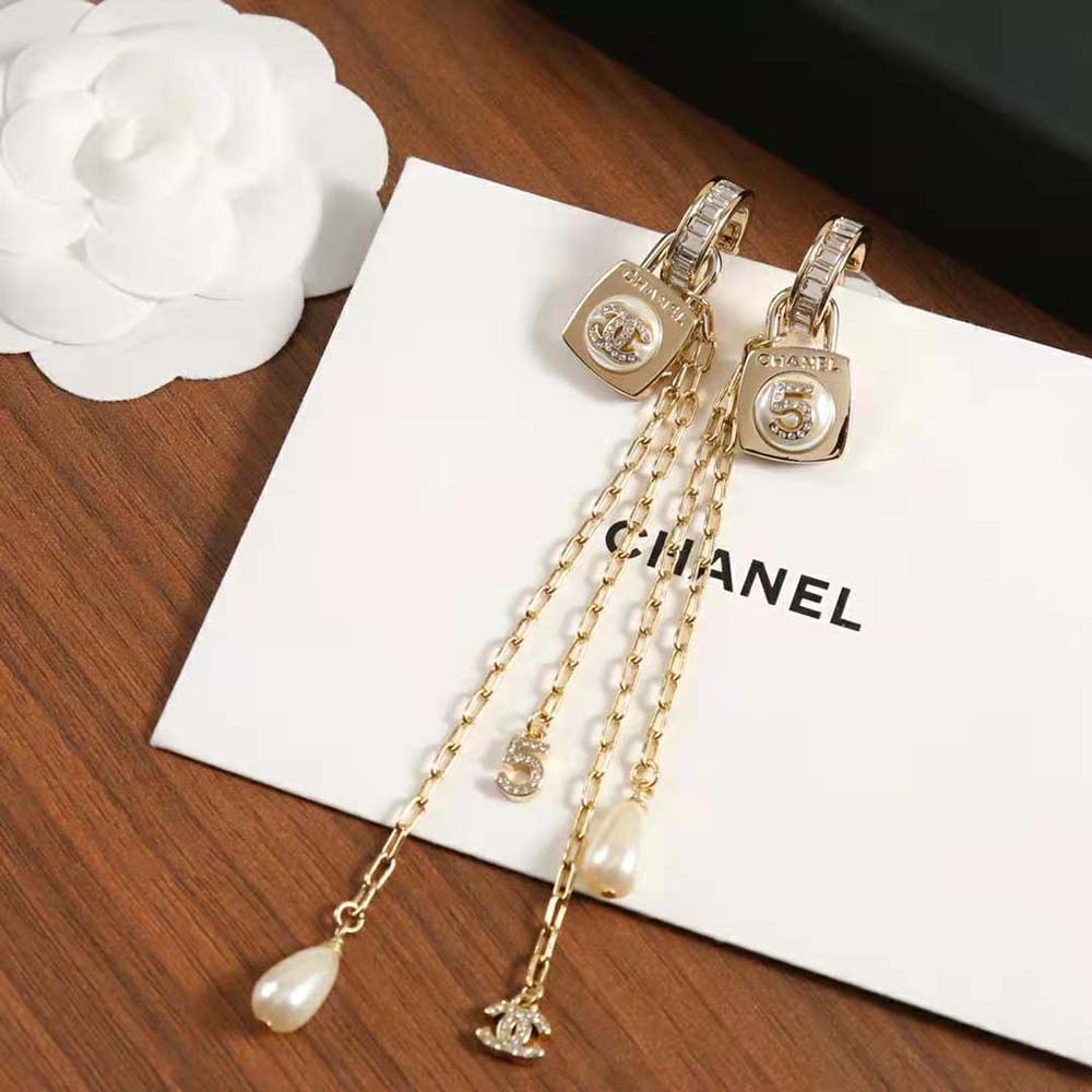 Chanel Women Clip-on Pendants in Metal Imitation Pearls & Strass (2)