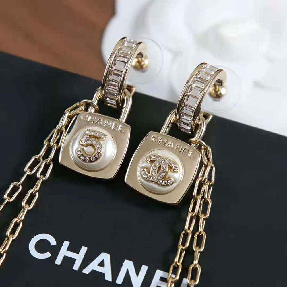 Chanel Women Clip-on Pendants in Metal Imitation Pearls & Strass (6)