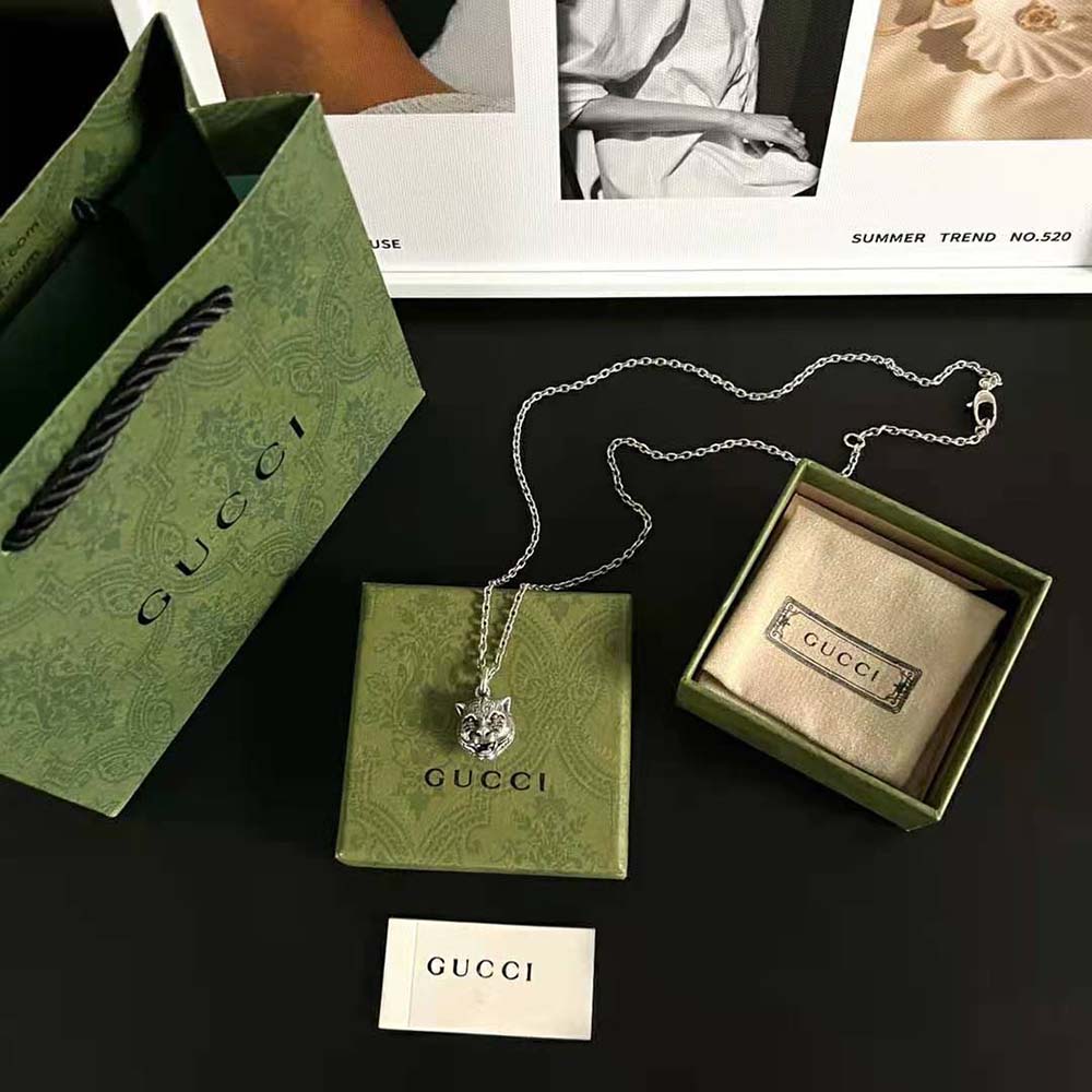 Gucci Women Necklace in Silver with Feline Head in Silver (2)