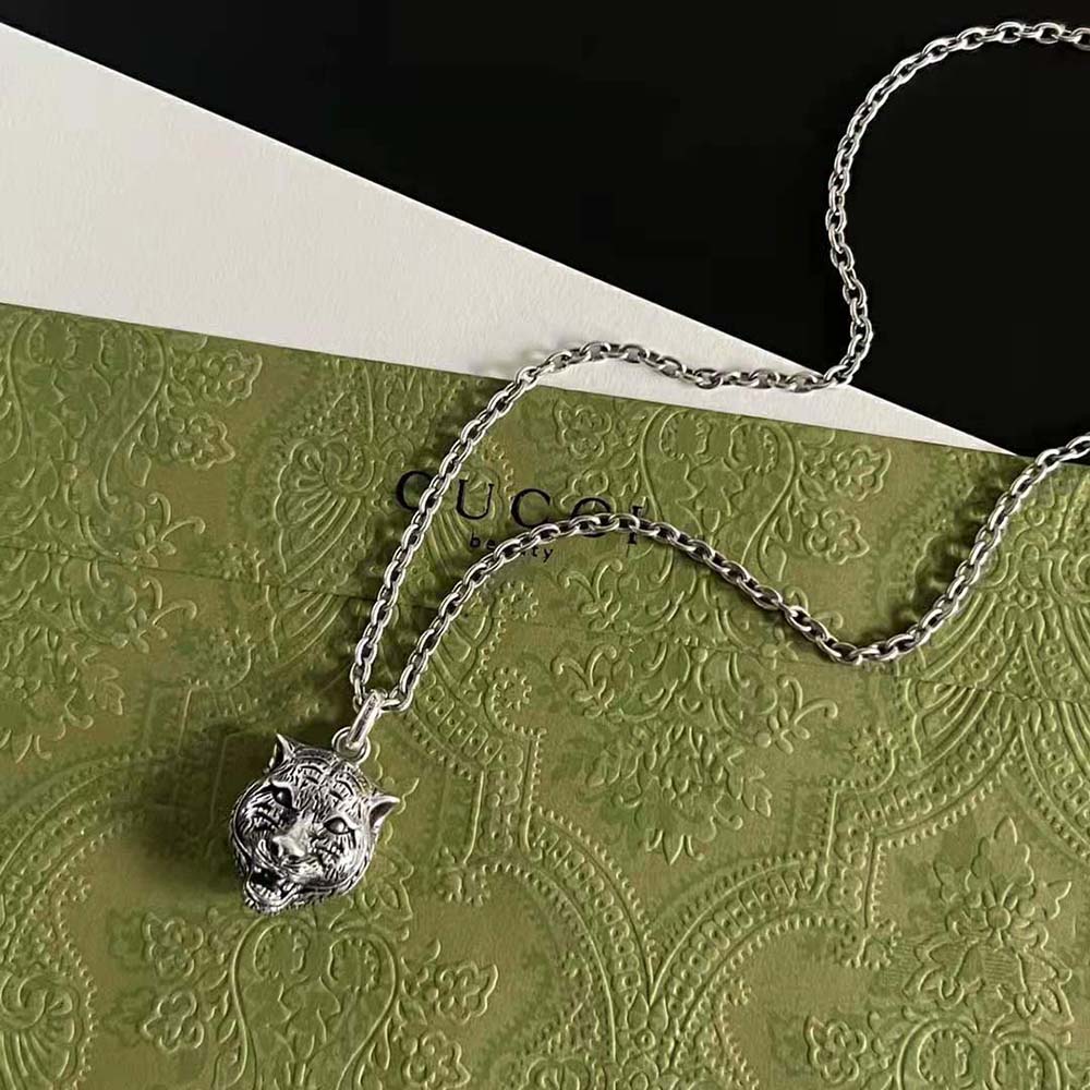 Gucci Women Necklace in Silver with Feline Head in Silver (3)