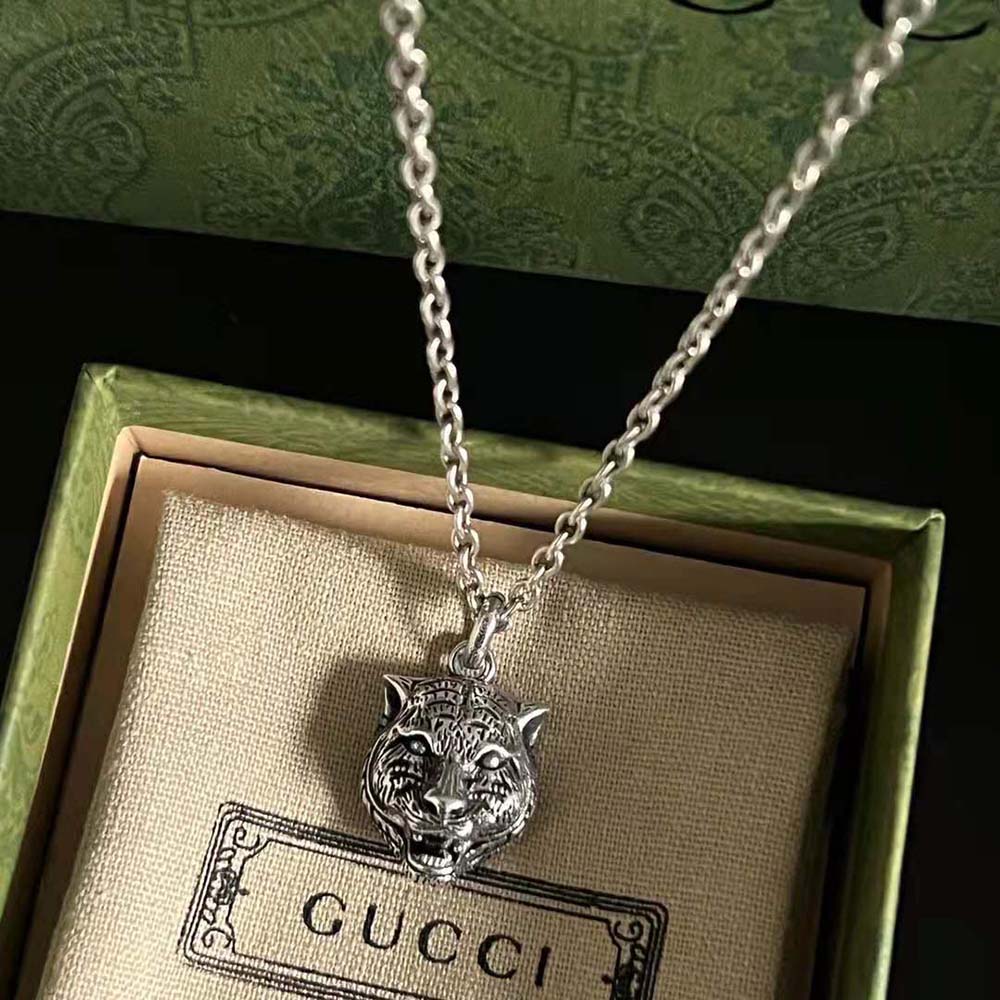 Gucci Women Necklace in Silver with Feline Head in Silver (4)