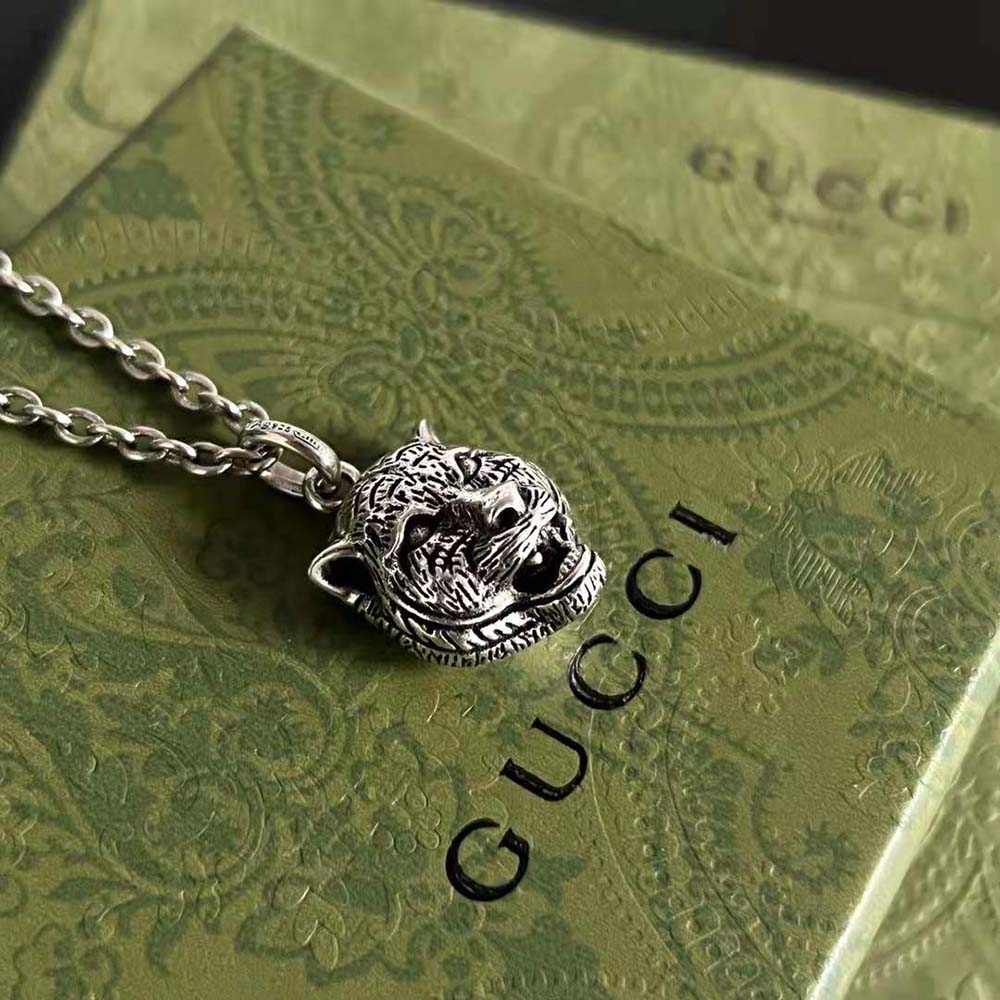 Gucci Women Necklace in Silver with Feline Head in Silver (6)