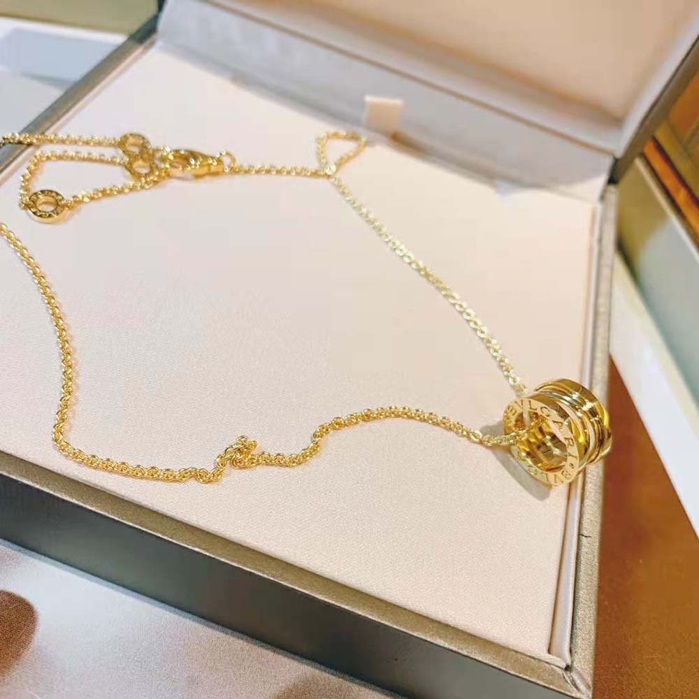 Bulgari B.zero1 Necklace with Small Round Pendant Both in 18kt Yellow Gold (7)