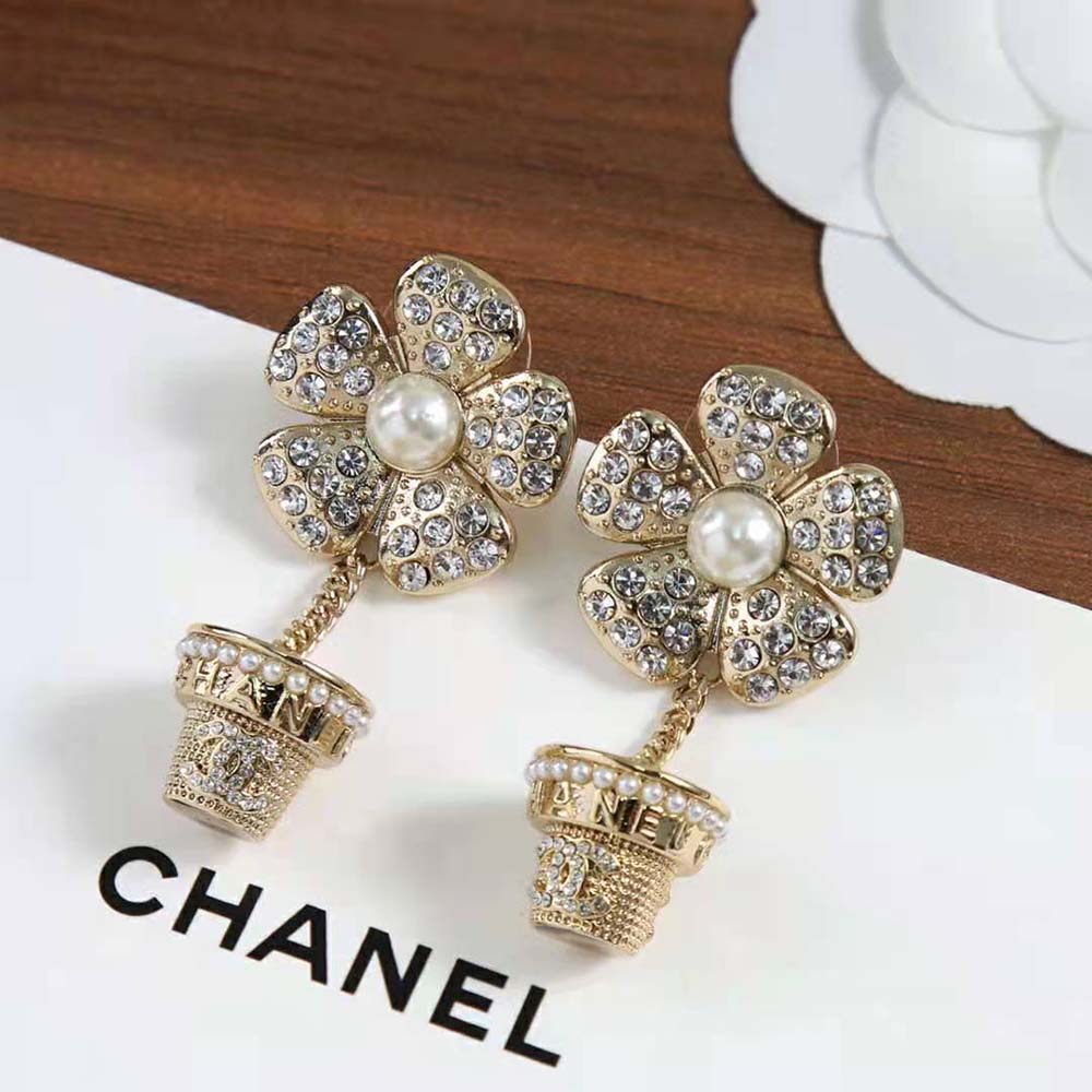 Chanel Women Clip-on Pendants in Metal Pearls (6)