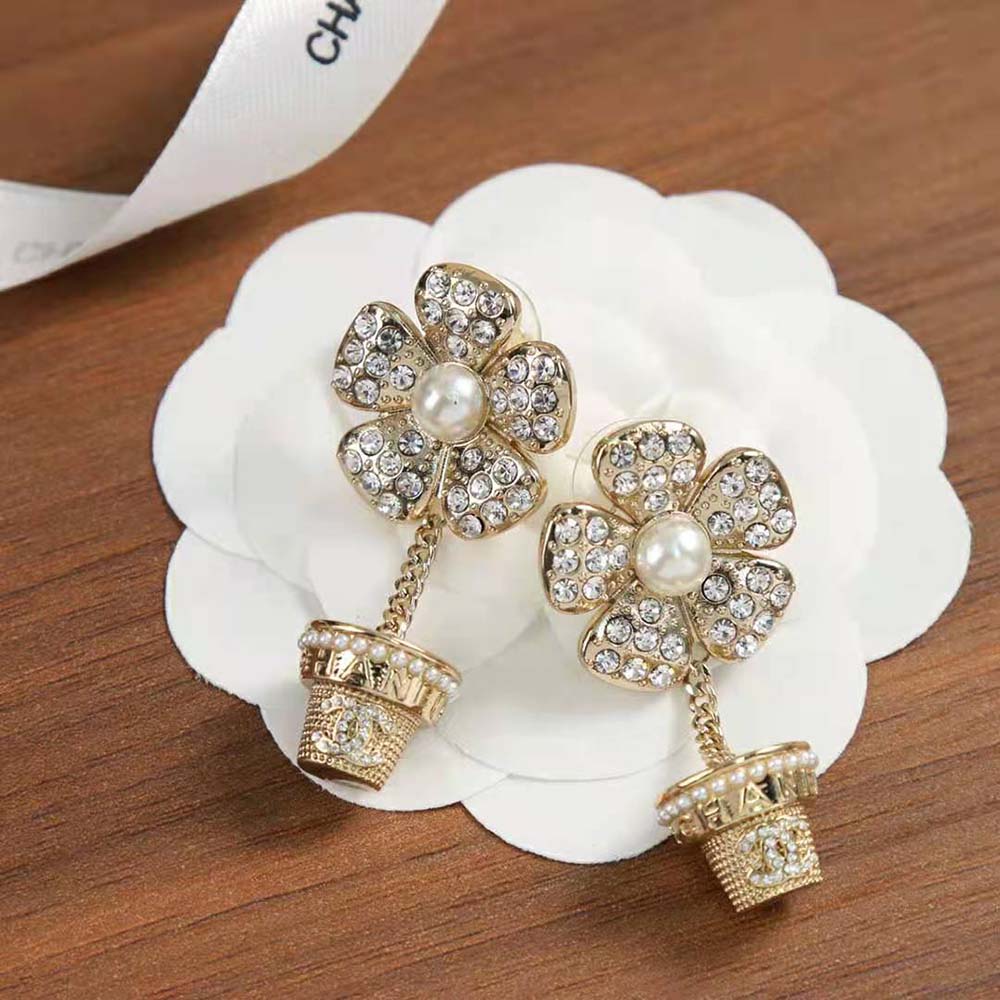 Chanel Women Clip-on Pendants in Metal Pearls (7)