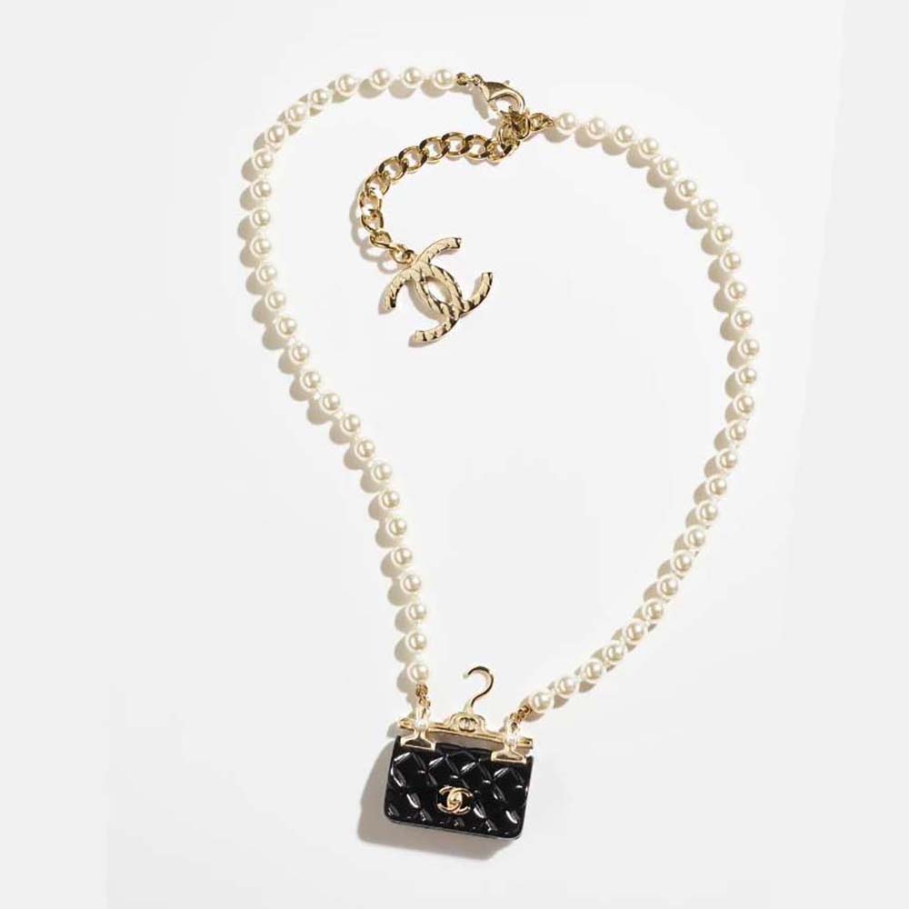 Chanel Women Necklace in Metal Resin & Glass Pearls