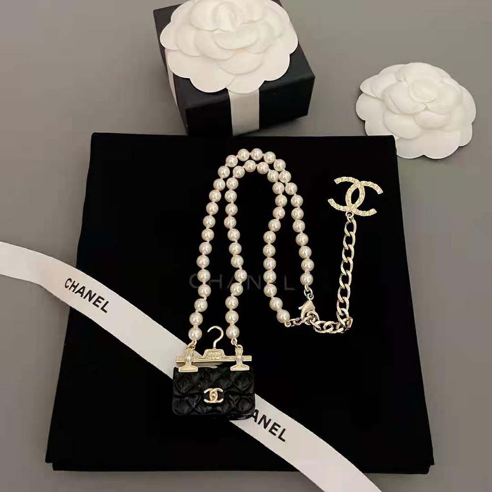 Chanel Women Necklace in Metal Resin & Glass Pearls (2)