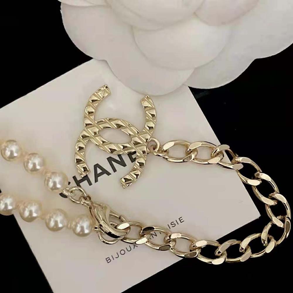 Chanel Women Necklace in Metal Resin & Glass Pearls (8)