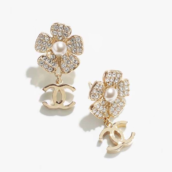 Chanel Women Pendant Earrings in Metal Pearls (1)
