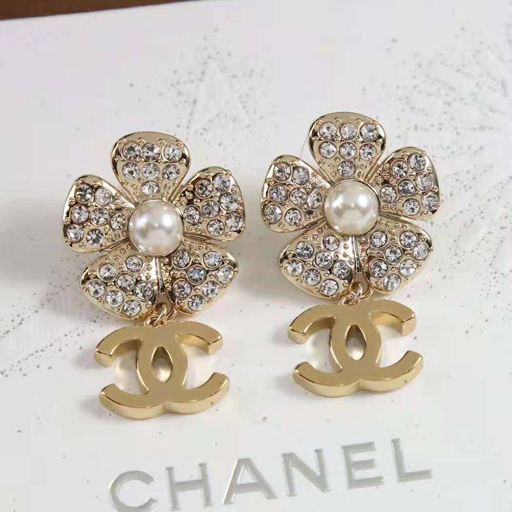 Chanel Women Pendant Earrings in Metal Pearls (3)