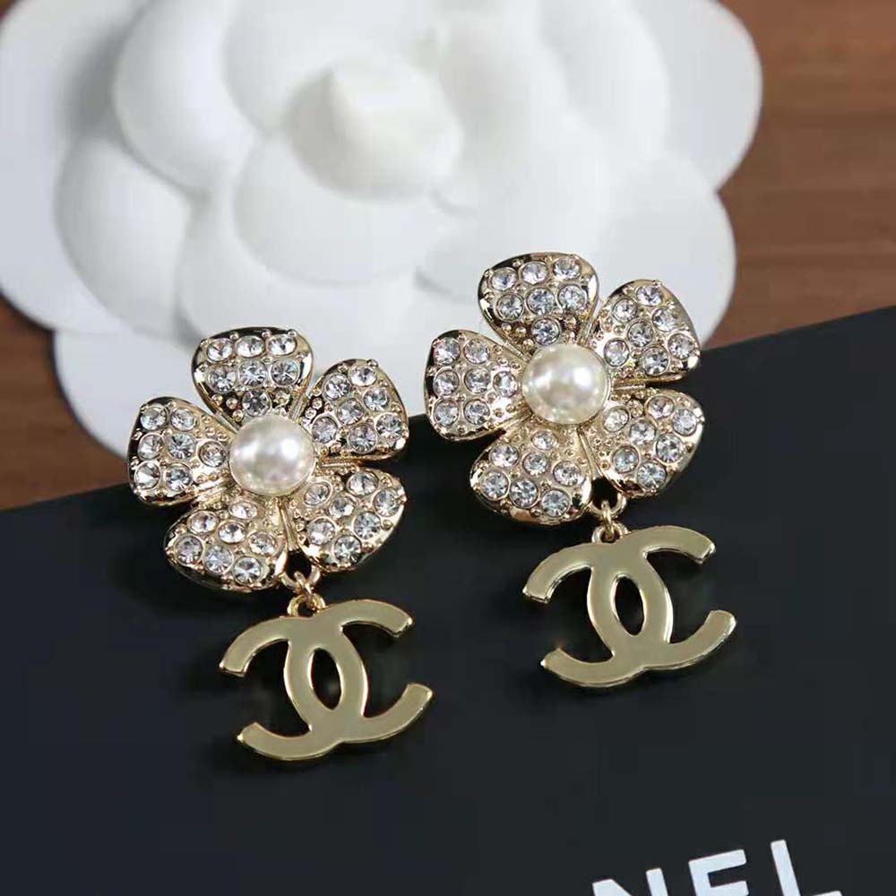 Chanel Women Pendant Earrings in Metal Pearls (5)