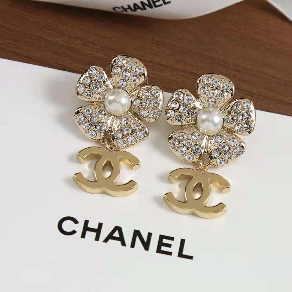 Chanel Women Pendant Earrings in Metal Pearls (6)