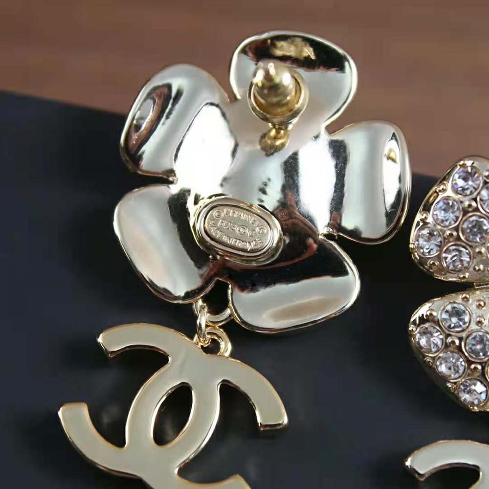 Chanel Women Pendant Earrings in Metal Pearls (7)