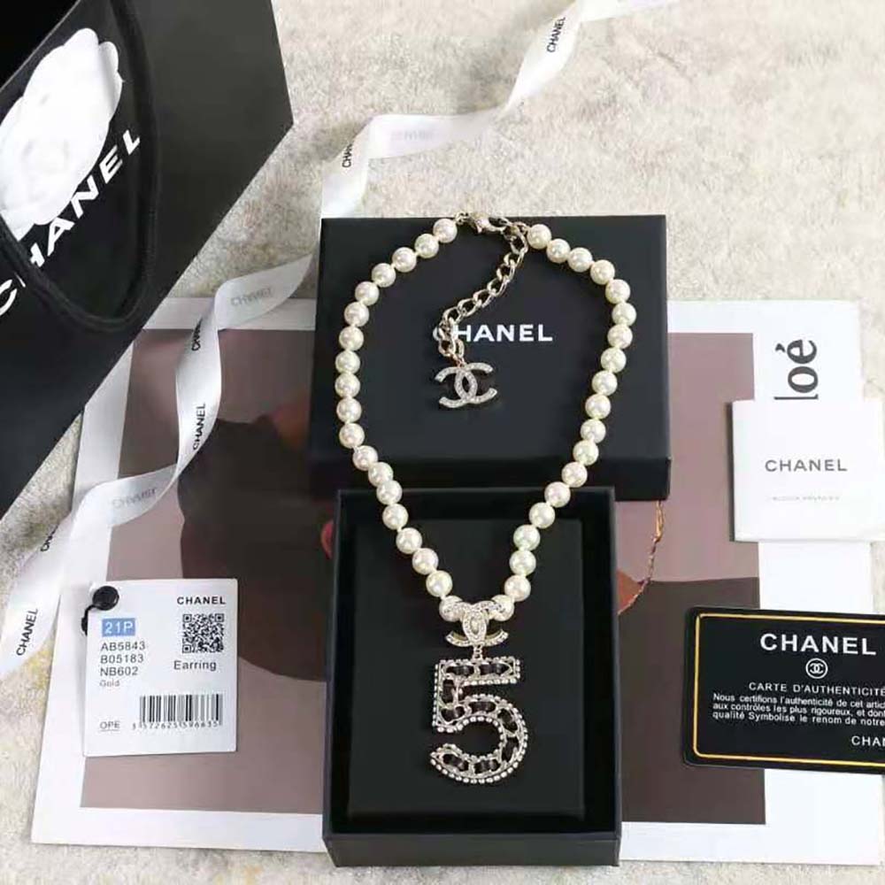 Chanel Women Pendant Necklace in Metal Glass Pearls Lambskin & Strass (3)