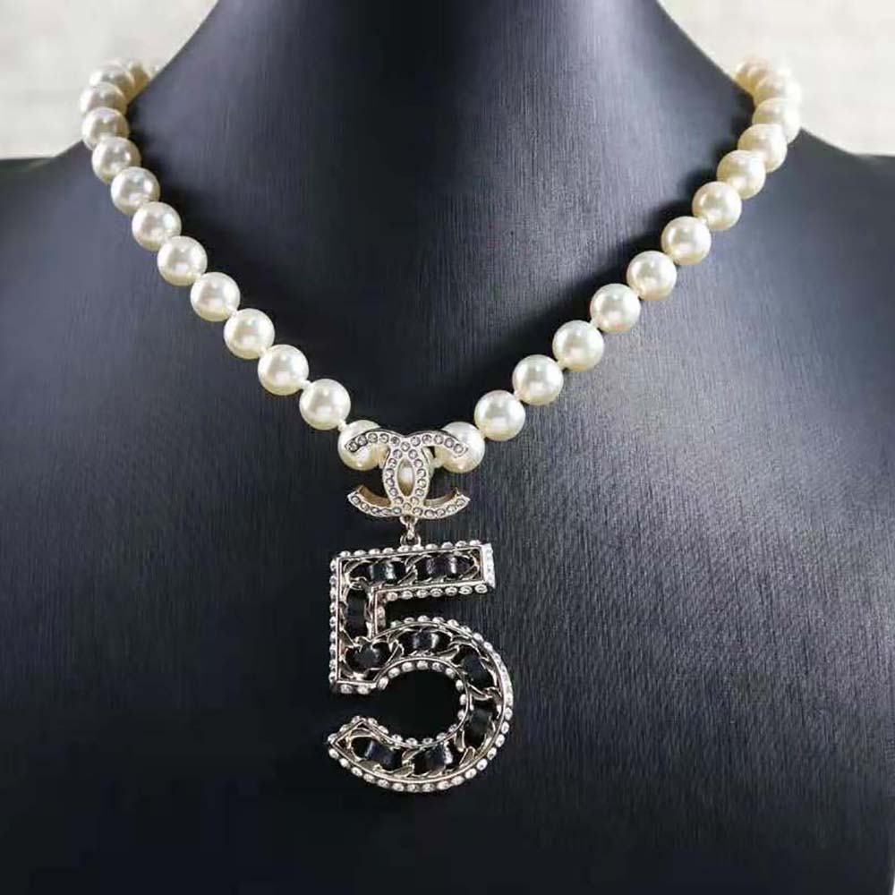 Chanel Women Pendant Necklace in Metal Glass Pearls Lambskin & Strass (5)