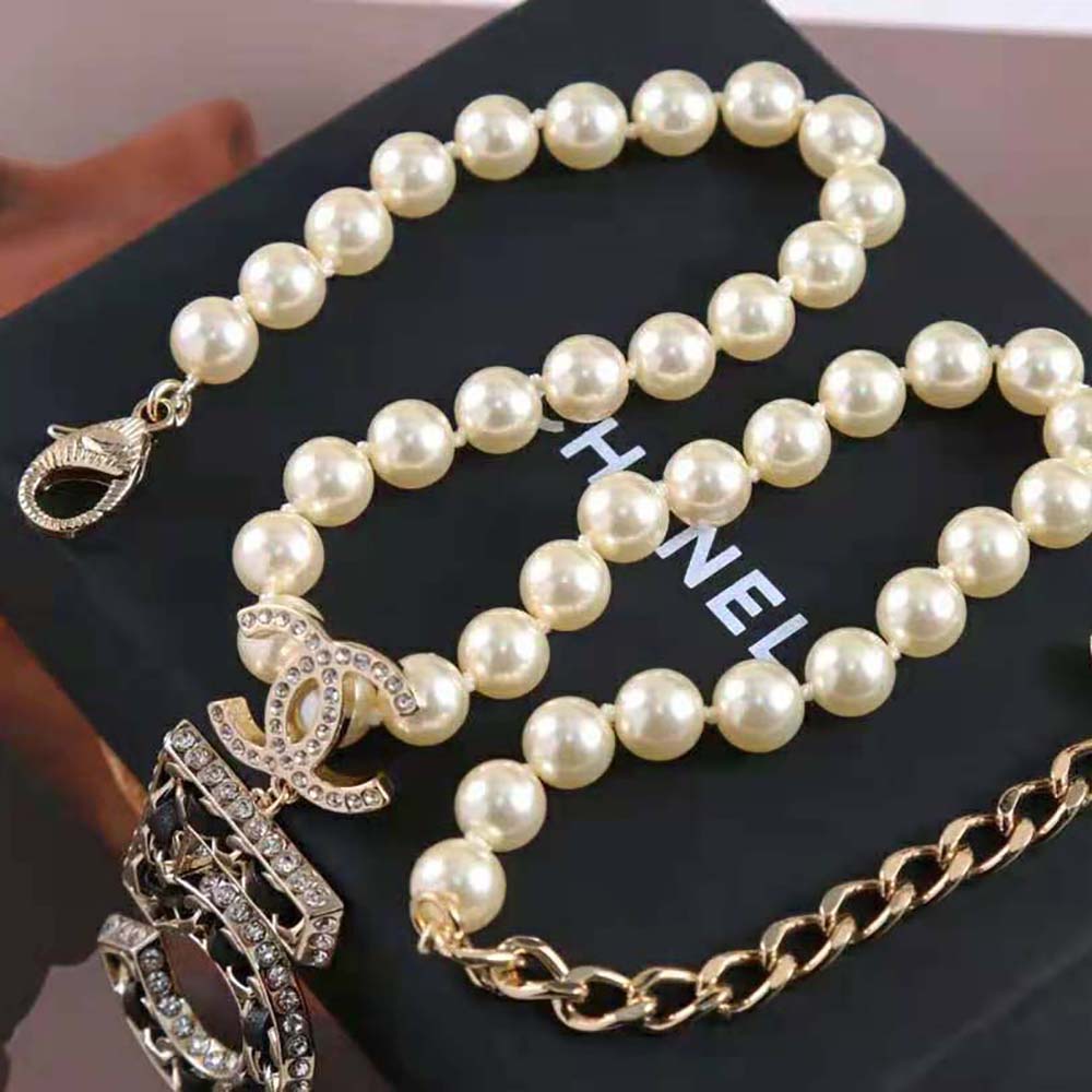 Chanel Women Pendant Necklace in Metal Glass Pearls Lambskin & Strass (6)