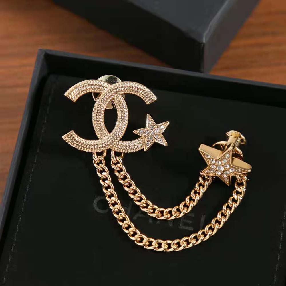 Chanel Women Brooch in Metal & Calfskin-Gold (2)