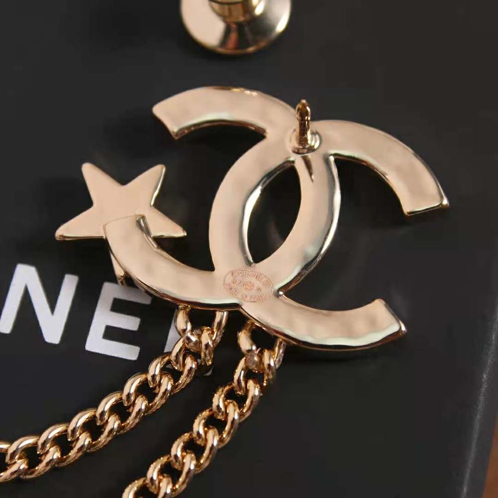 Chanel Women Brooch in Metal & Calfskin-Gold (3)