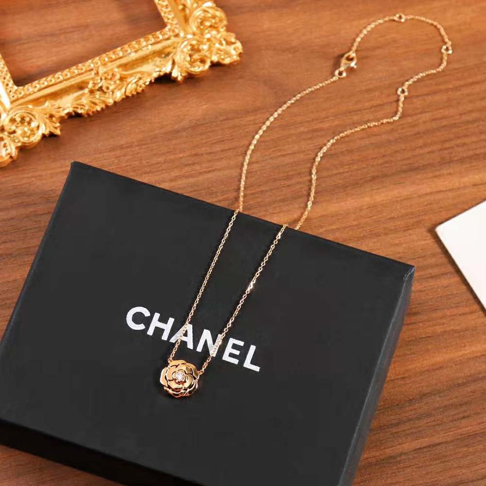 Chanel Women Extrait De Camélia Necklace in 18K Pink Gold (2)