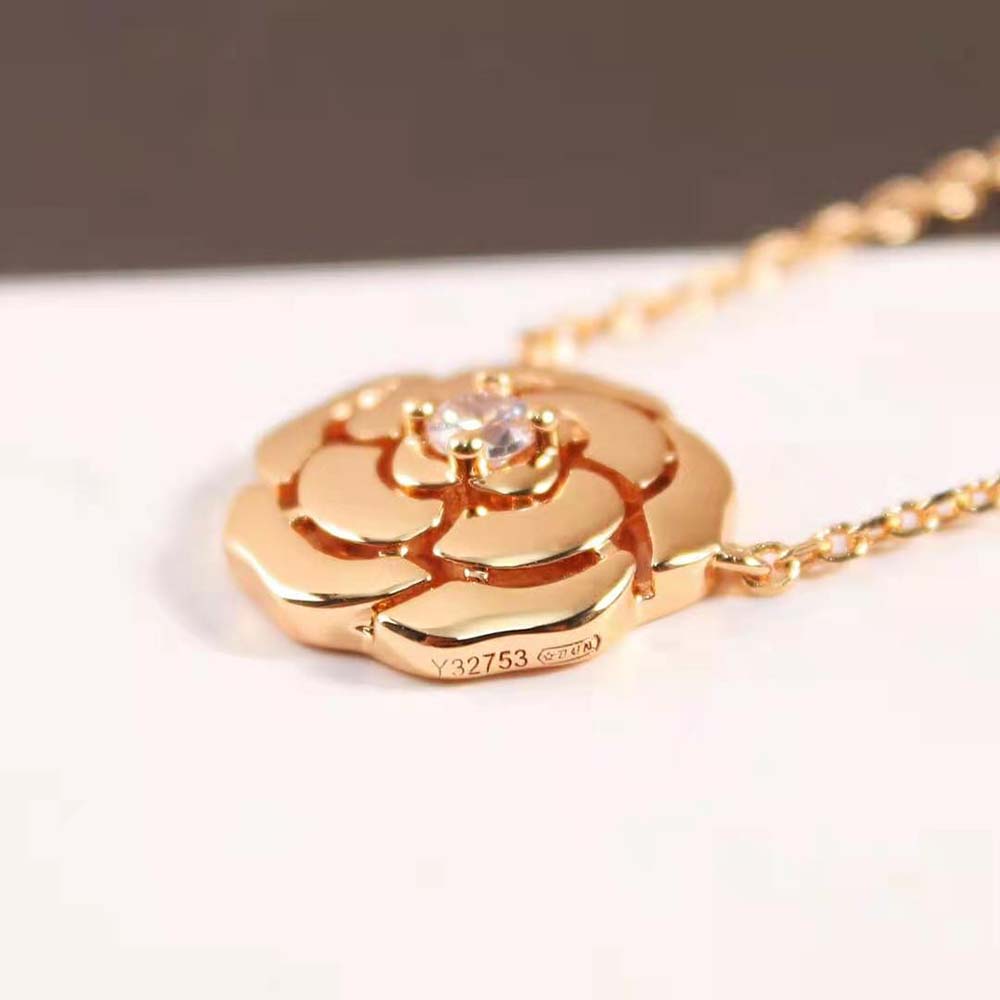 Chanel Women Extrait De Camélia Necklace in 18K Pink Gold (5)