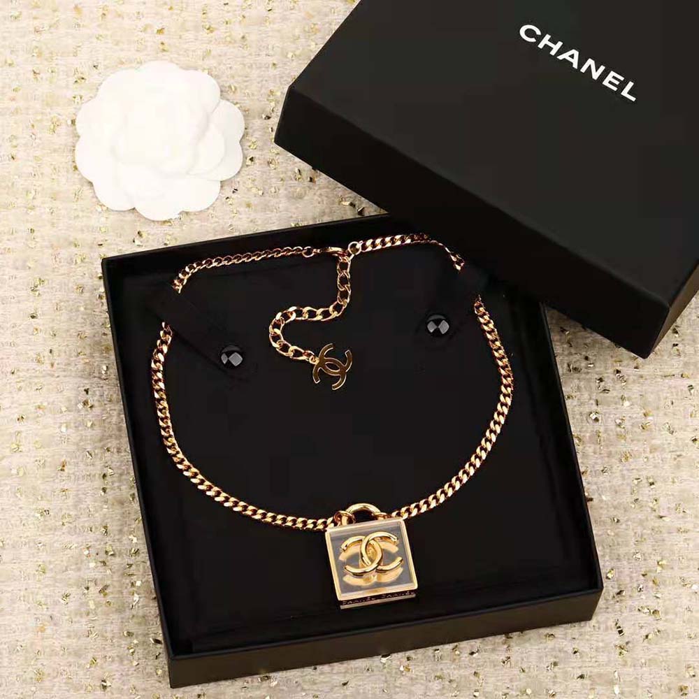 Chanel Women Pendant Necklace in Metal (2)