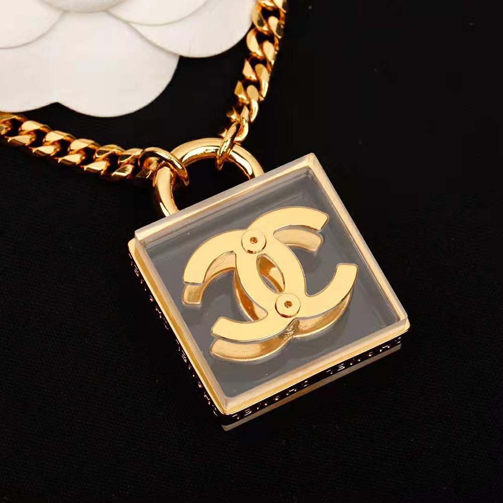 Chanel Women Pendant Necklace in Metal (3)