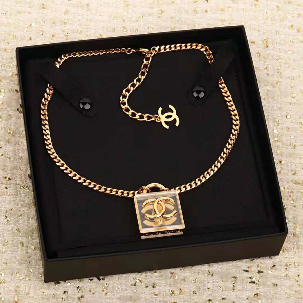 Chanel Women Pendant Necklace in Metal (4)