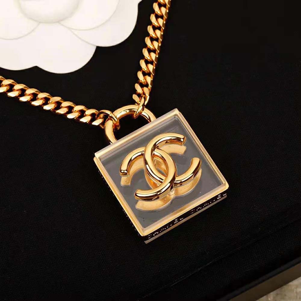 Chanel Women Pendant Necklace in Metal (5)