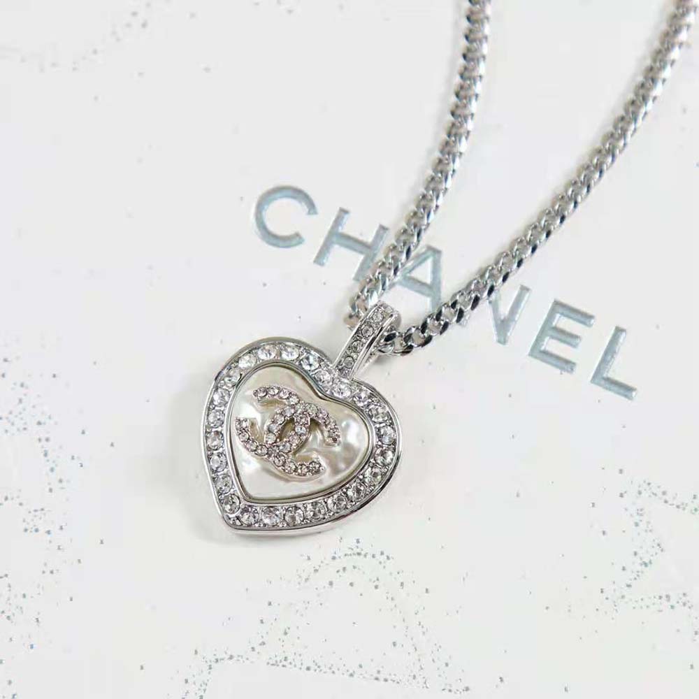 Chanel Women Pendant Necklace in Metal Glass Pearls & Strass (7)