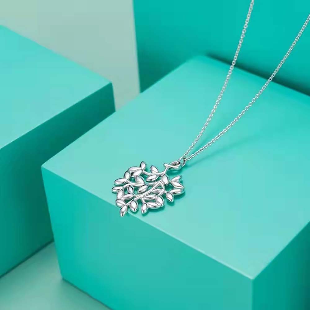 Tiffany Paloma Picasso® Olive Leaf Pendant in Sterling Silver (3)