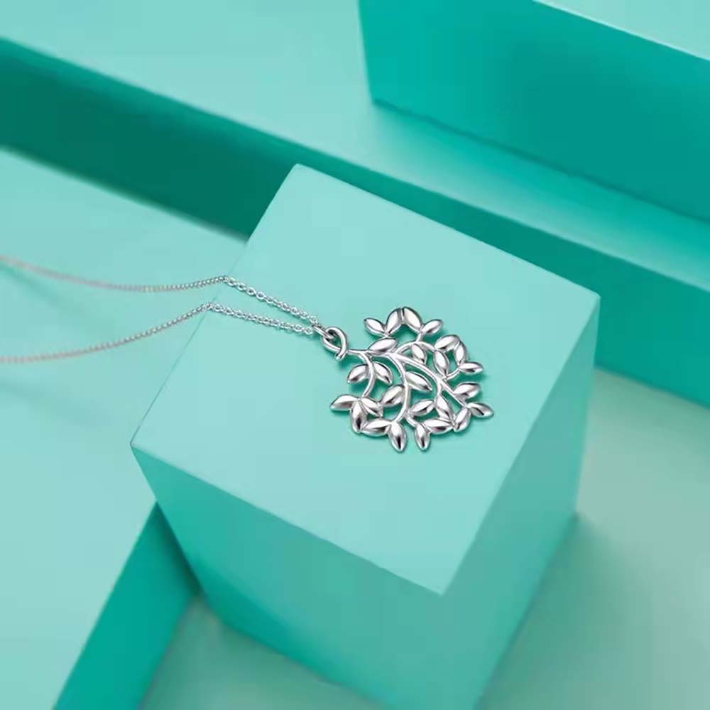 Tiffany Paloma Picasso® Olive Leaf Pendant in Sterling Silver (4)