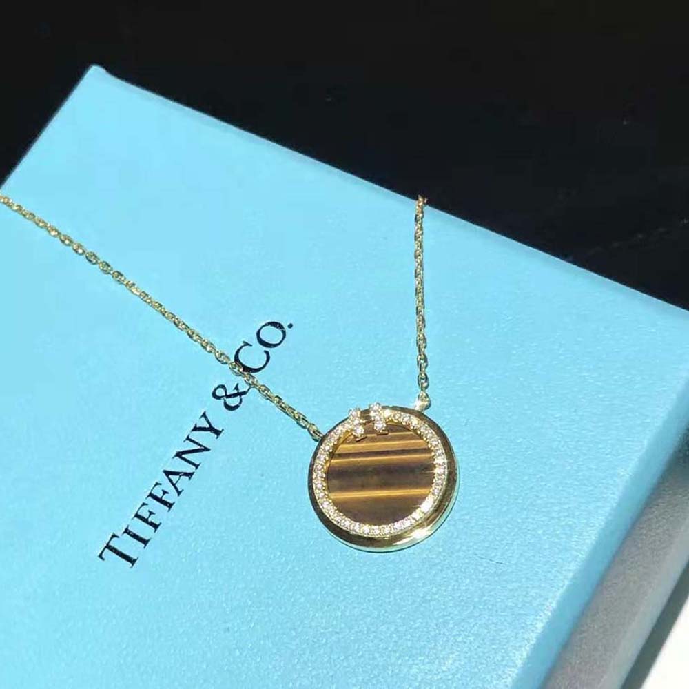 Tiffany T Diamond and Tiger’s Eye Circle Pendant in 18k Gold (5)