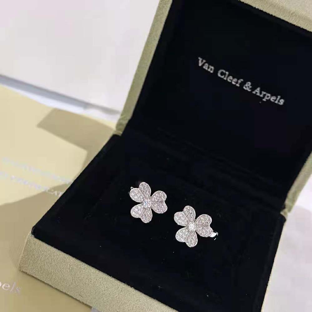 Van Cleef & Arpels Lady Cosmos Earrings Small Model in 18K White Gold (4)