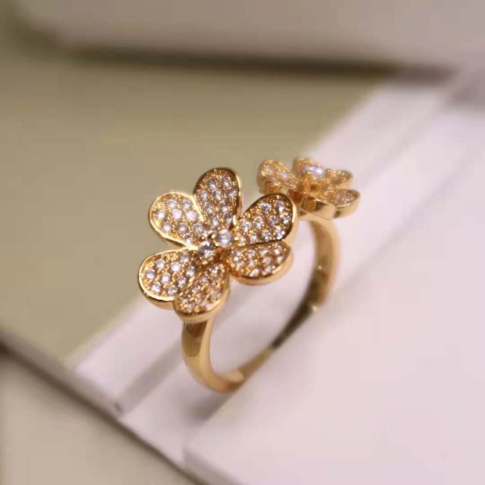 Van Cleef & Arpels Lady Frivole Between the Finger Ring in 18K Yellow Gold (3)