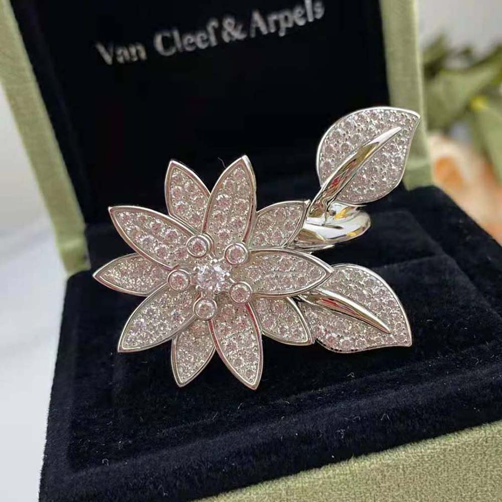 Van Cleef & Arpels Lady Lotus Between the Finger Ring™ in 18K White Gold (10)