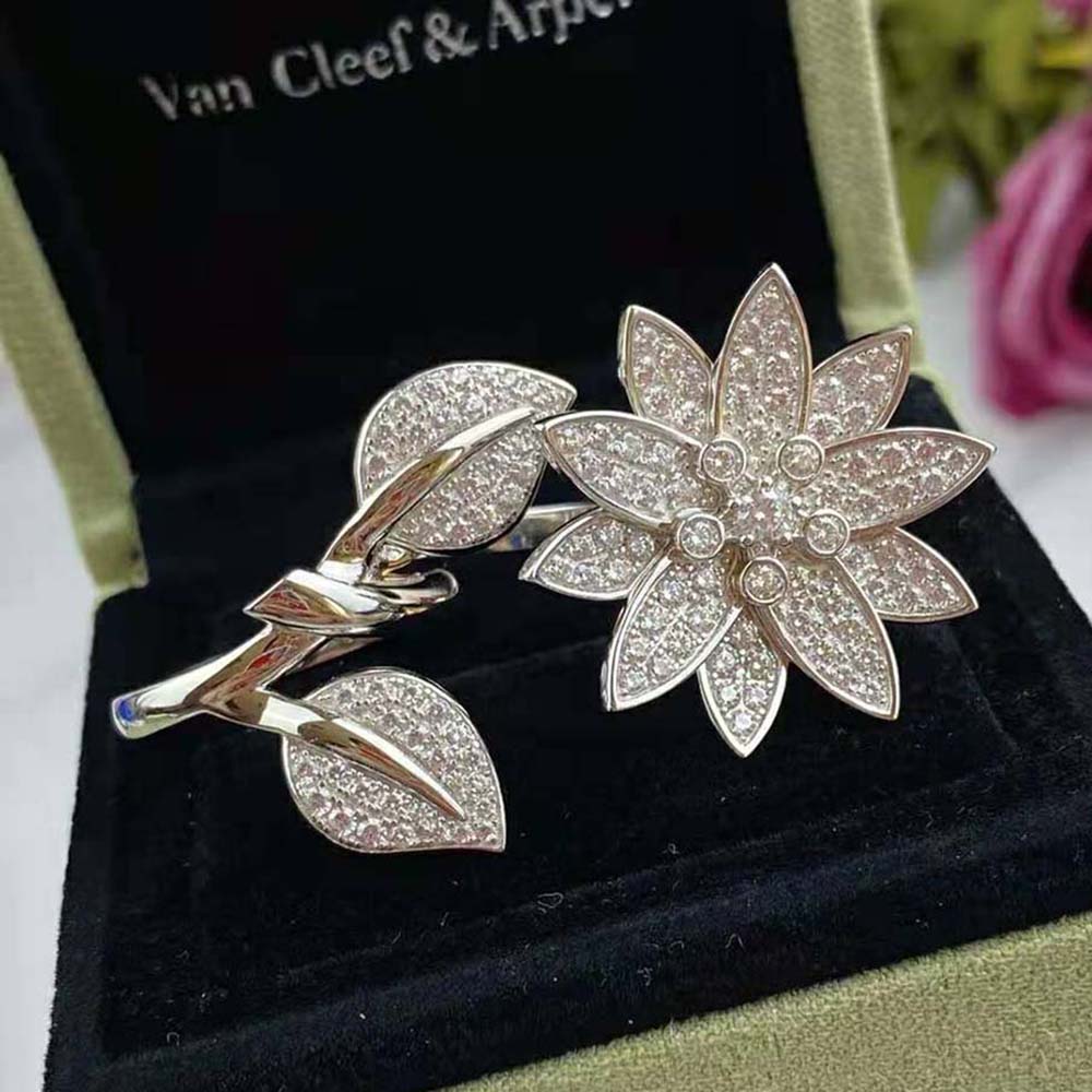 Van Cleef & Arpels Lady Lotus Between the Finger Ring™ in 18K White Gold (11)