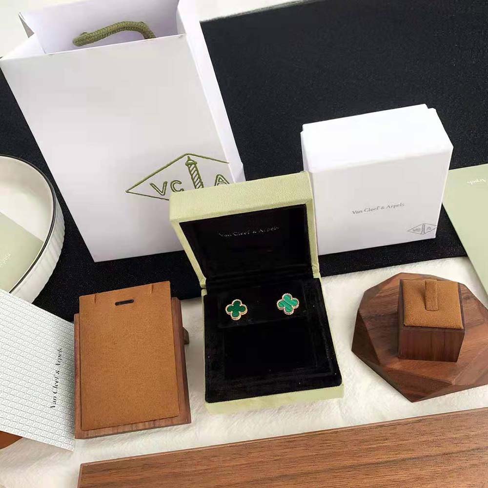 Van Cleef & Arpels Lady Magic Alhambra Earrings in 18K Yellow Gold-Green (2)