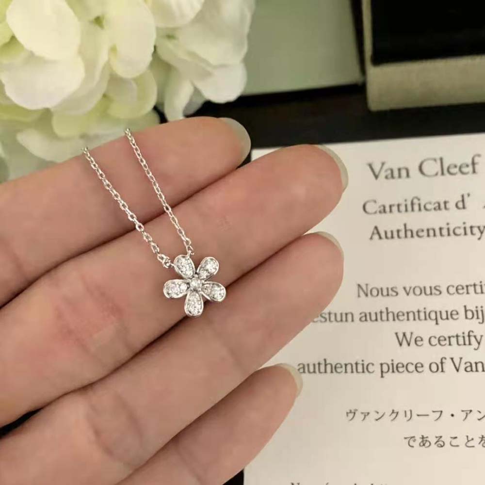 Van Cleef & Arpels Lady Socrate Pendant 1 Flower in 18K White Gold (2)