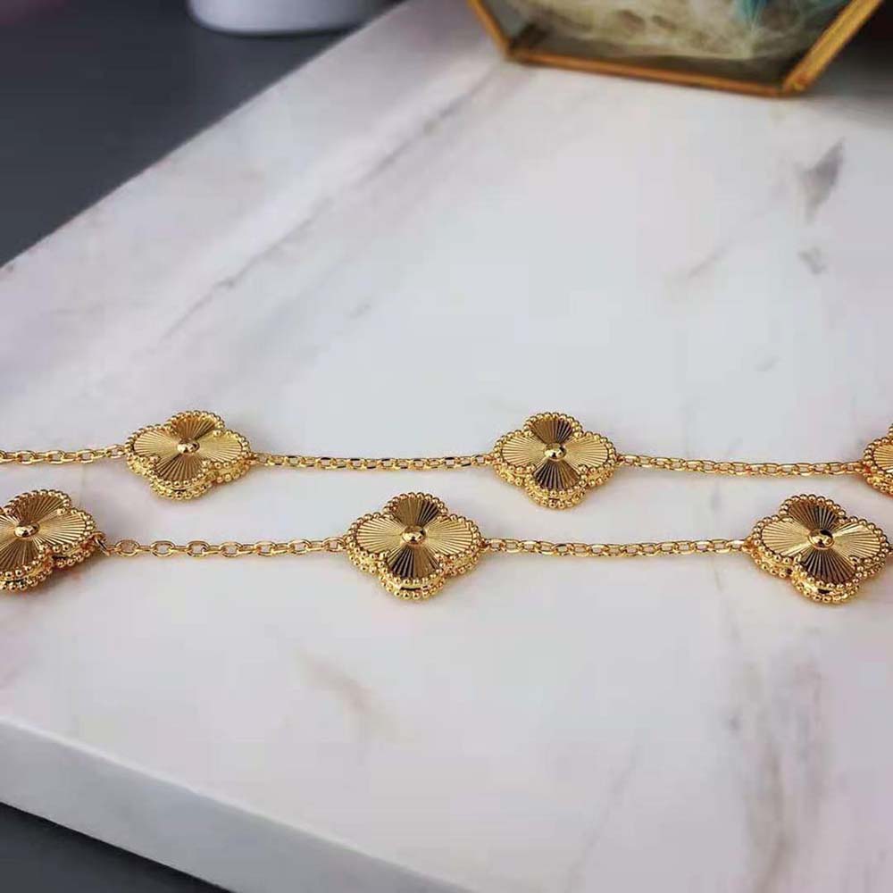 Van Cleef & Arpels Lady Vintage Alhambra Necklace 10 Motifs in 18K Yellow Gold (7)