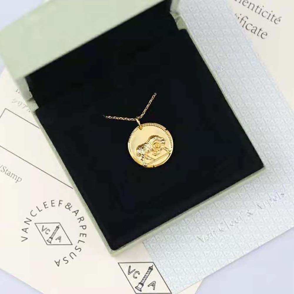 Van Cleef & Arpels Lady Zodiaque Medal Arietis in 18K Yellow Gold (4)