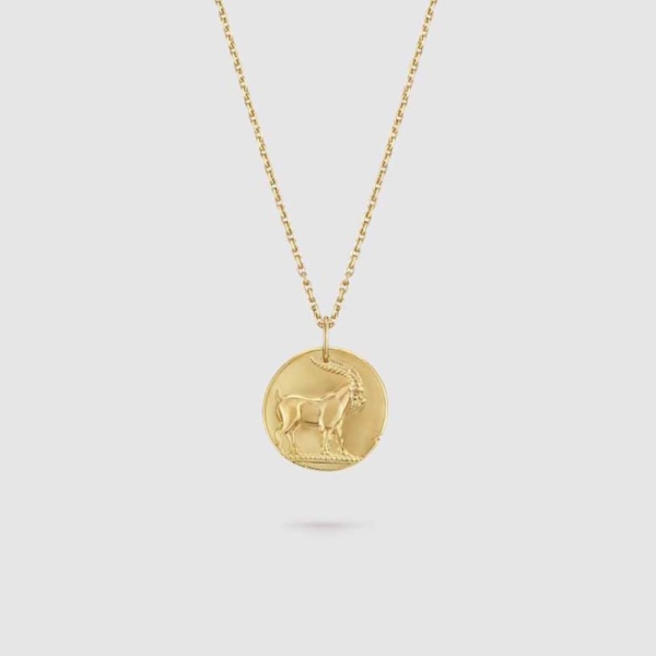 Van Cleef & Arpels Lady Zodiaque Medal Capricorni in 18K Yellow Gold (1)