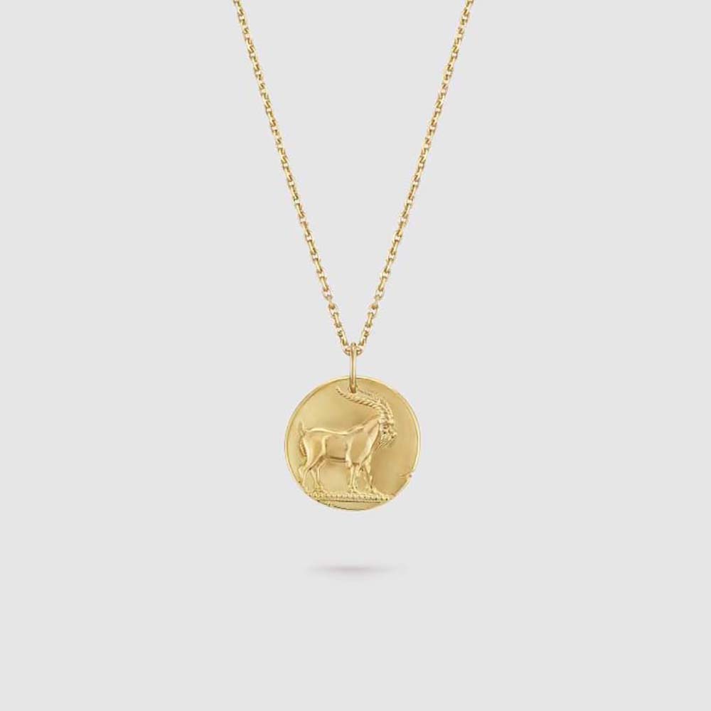 Van Cleef & Arpels Lady Zodiaque Medal Capricorni in 18K Yellow Gold (1)