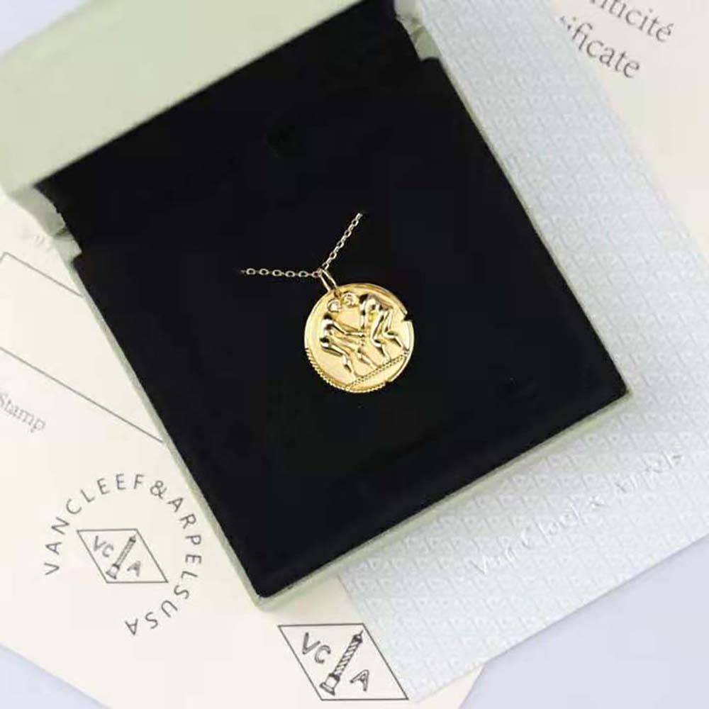 Van Cleef & Arpels Lady Zodiaque Medal Geminorum in 18K Yellow Gold (4)