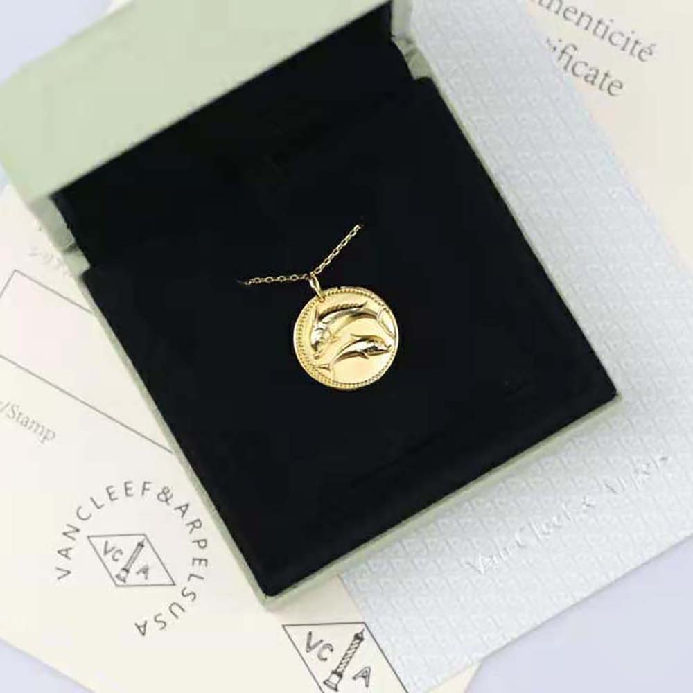 Van Cleef & Arpels Lady Zodiaque Medal Piscium in 18K Yellow Gold (4)
