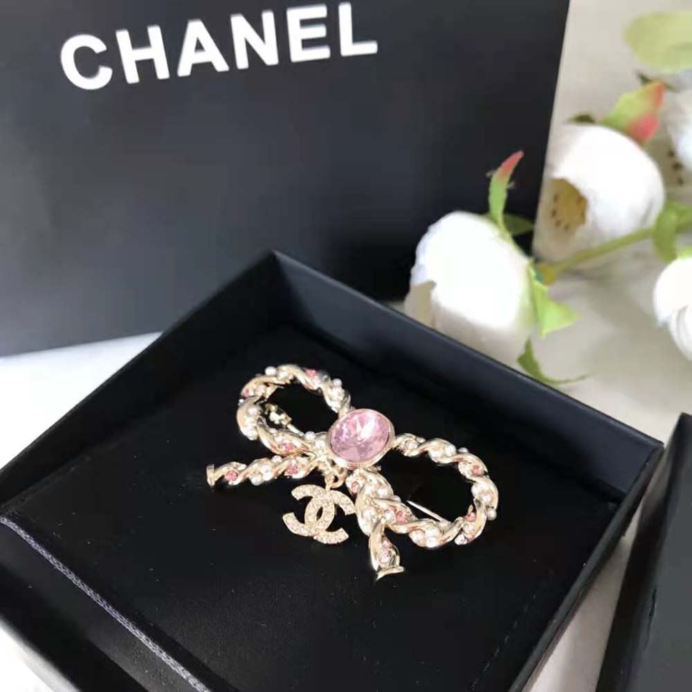 Chanel Women Brooch in Metal Glass Pearls and Diamantés (4)