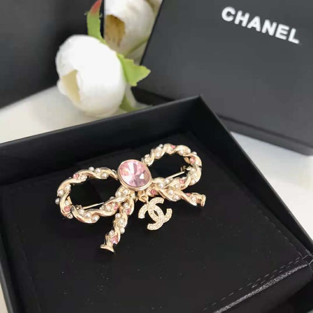 Chanel Women Brooch in Metal Glass Pearls and Diamantés (6)