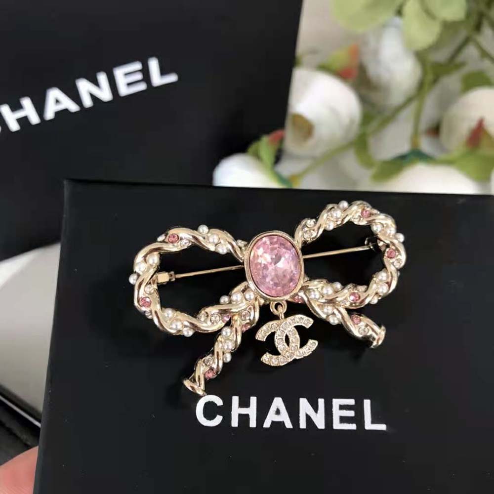 Chanel Women Brooch in Metal Glass Pearls and Diamantés (7)