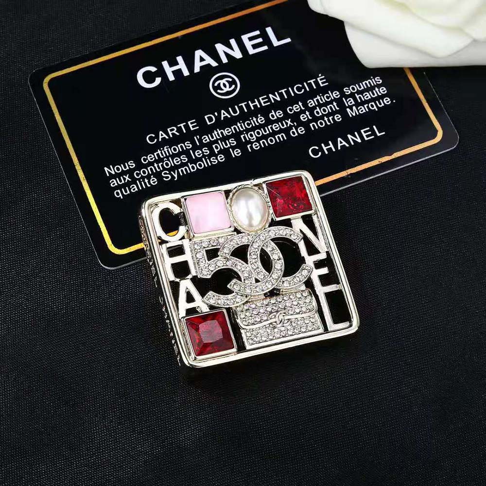 Chanel Women Brooch in Metal Strass and Glass Pearls (2)