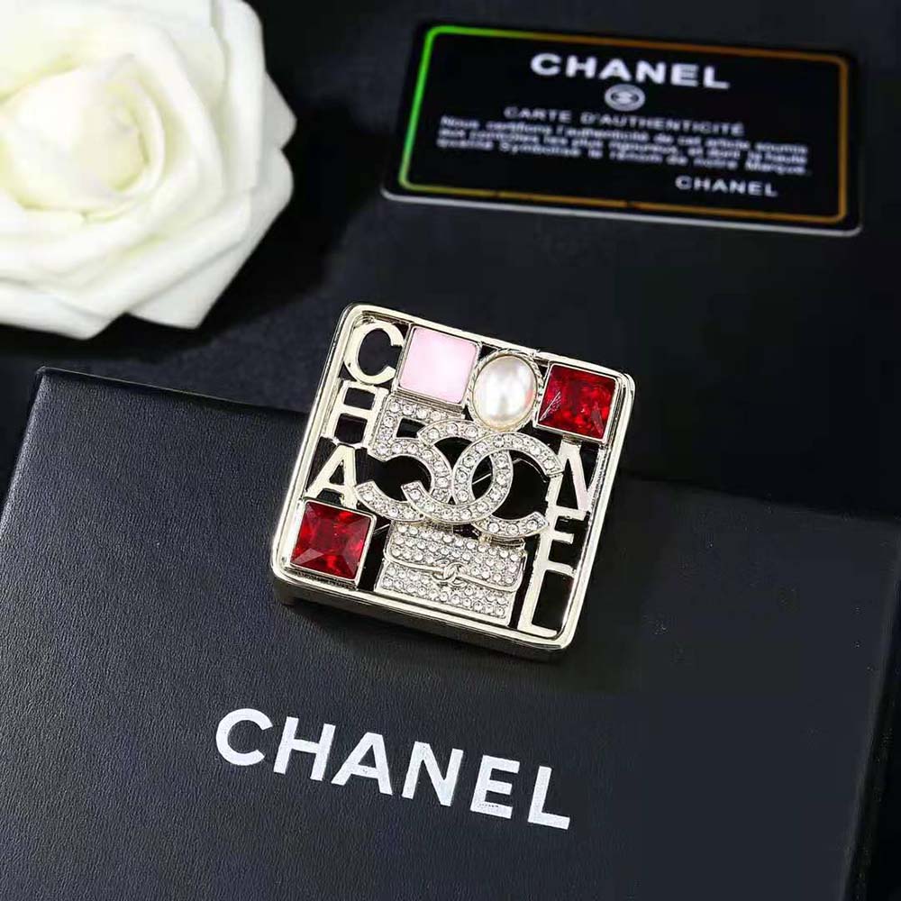 Chanel Women Brooch in Metal Strass and Glass Pearls (5)