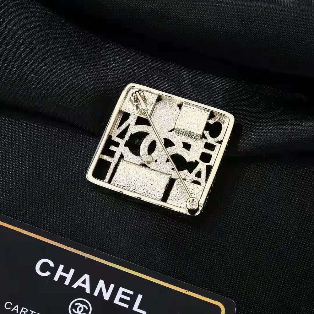 Chanel Women Brooch in Metal Strass and Glass Pearls (6)